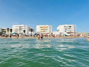 Primera línea de playa y acceso directo a la playa