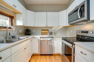 Pet-Friendly Anchorage Home - 8 Mi to Downtown!