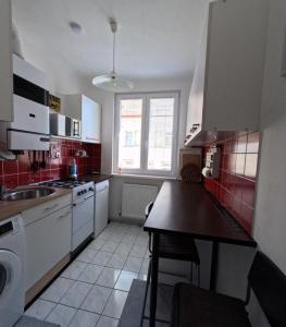 Vienna: Cozy 2-Room Apt. (U3 - Schweglerstrasse)