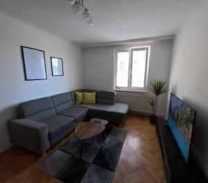 Vienna: Cozy 2-Room Apt. (U3 - Schweglerstrasse)