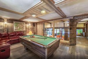 Chalets Courchevel luxury chalet in exclusive ski resorts : photos des chambres