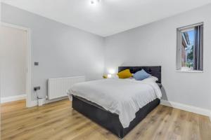 Amazing 2 bedroom apartment , ground floor ,garden ,free Wi-Fi , free parking ,sleeps up to 6