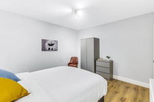 Amazing 2 bedroom apartment , ground floor ,garden ,free Wi-Fi , free parking ,sleeps up to 6