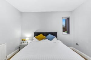 Amazing 2 bedroom apartment , ground floor ,garden ,free Wi-Fi , free parking ,sleeps up to 6