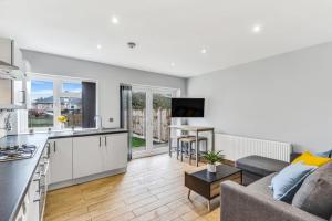 Amazing 2 bedroom apartment , ground floor ,garden ,free Wi-Fi , free parking ,sleeps up to 6