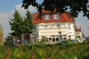 姆斯特兰登酒店 - 皮得斯费尔德