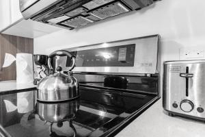 Lovely Unit Mins from Wynwood with Free Parking