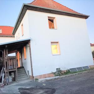 FMI 15,Furnished Accommodation