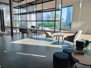 City-View Studio Retreat with Spectacular View TRX