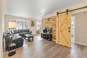 Modern Cozy 1 Bedroom Apartment in Shelby Township