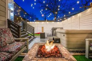 Luxury 6BR/5BA + Hot Tub near DT - San Antonio