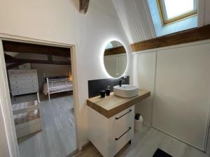 Maisons de vacances Gite Manthelan, 3 pieces, 6 personnes - FR-1-381-534 : photos des chambres