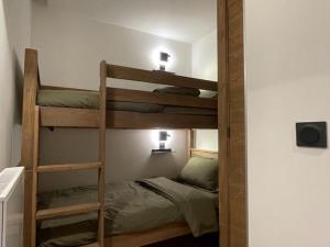 Méribel Mottaret - Appartement 3 chambres, 6 pers, parking, terrasse, skis aux pieds - FR-1-613-105