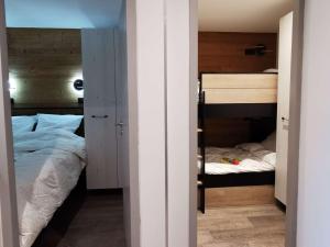 Charmant appartement rénové, cosy, pour 4 pers., exposé sud, skis aux pieds, proche commerces - FR-1-545-43