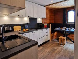 Charmant appartement rénové, cosy, pour 4 pers., exposé sud, skis aux pieds, proche commerces - FR-1-545-43