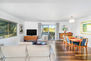 Tamarind Retreat A Leafy Coastal Home