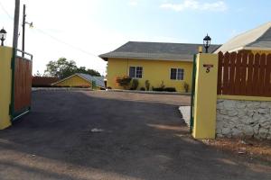 1 BDR Apt #5 at Ramparts Near Sangster Airport