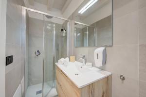 Ulivo Apt - Palazzo Palermo 1817 AC, 2BR Sleeps 5 - Happy Rentals