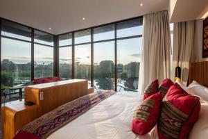 Stunning 6 Br Villa With Breathtaking Scenery