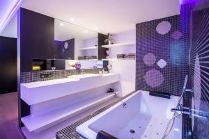 Double Room with Spa Bath room in Wellness Hasselt B&B