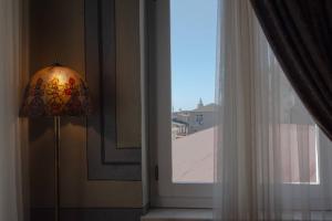 Stylish City Getaway-Explore the Urban Delights