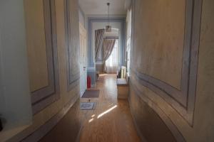 Stylish City Getaway-Explore the Urban Delights