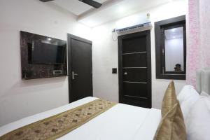 Hotel Twamev Couple Friendly Laxmi Nagar