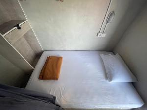 Giường Trong Phòng Nghỉ Tập Thể 8 Giường Cho Cả Nam Và Nữ (Bed in 8-Bed Mixed Dormitory Room)