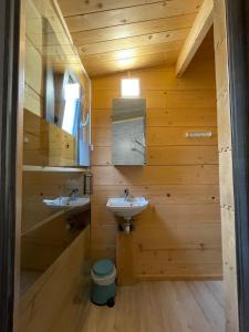 Campings chalet nature sur la vallee de la Truyere : photos des chambres