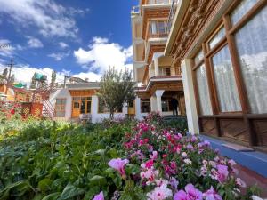 New Moon Guest House