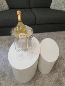 Close to the metro and the beach!!! with a view of the Scandinavian forest