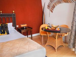 Hotels La Cote Saint Jacques : photos des chambres