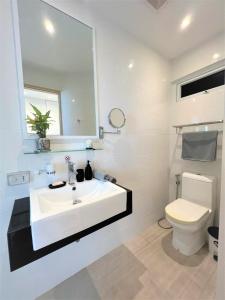 Maroon Studio at the beachfront