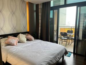 Appleone Ayala Condo with Balcony