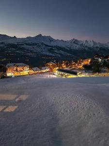 Appartements Cret de l'ours ski au pied vue sur le mont b : photos des chambres