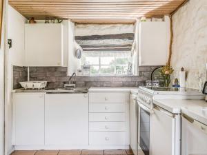 Holiday Home Västra Näs by Interhome