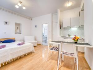 Apartment Emil by Interhome