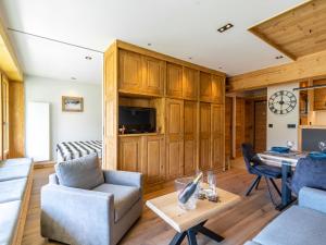 Apartment Les Cimes - Le Lac by Interhome