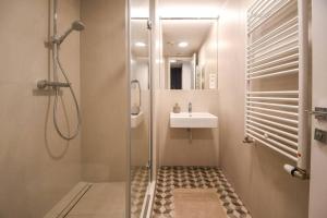 Skypark Luxury apartment with skyline view & free parking