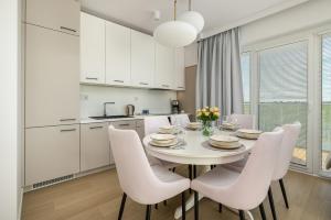 Family Apartment with Gym and Swimming Pool by Renters Prestige