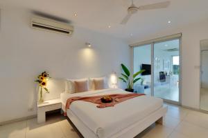ELIVAAS 4 BHK with Pvt Pool & Sunrise or Sunset view - Risaia