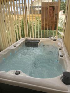 Maisons de vacances NIMES centre Chalet Hammam Sauna Jacuzzi Privatif : photos des chambres