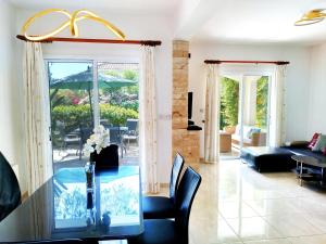 Villa Talassa with optional HEATED POOL, JACUZZI and 4x4 CAR