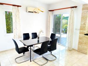 Villa Talassa with optional HEATED POOL, JACUZZI and 4x4 CAR