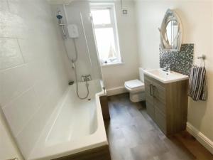 The Gateway a lovely Spacious Seaside Property close to the beaches , centrally located in Porthcawl