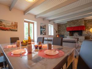 Maisons de vacances Holiday Home Au bout du chemin by Interhome : photos des chambres