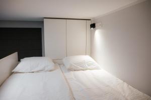 Quiet Loft studio apartment with AC Top location NEW