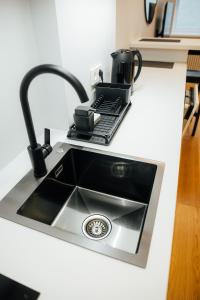 Quiet Loft , AC, Workspace, Top Location, Central Riga Old Town