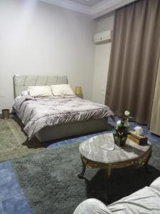 Deluxe King Room room in Blue Moon pyramids view