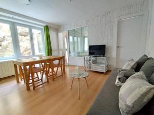 Apartamentos Penibetico con parking y WiFi by SURYNIEVE